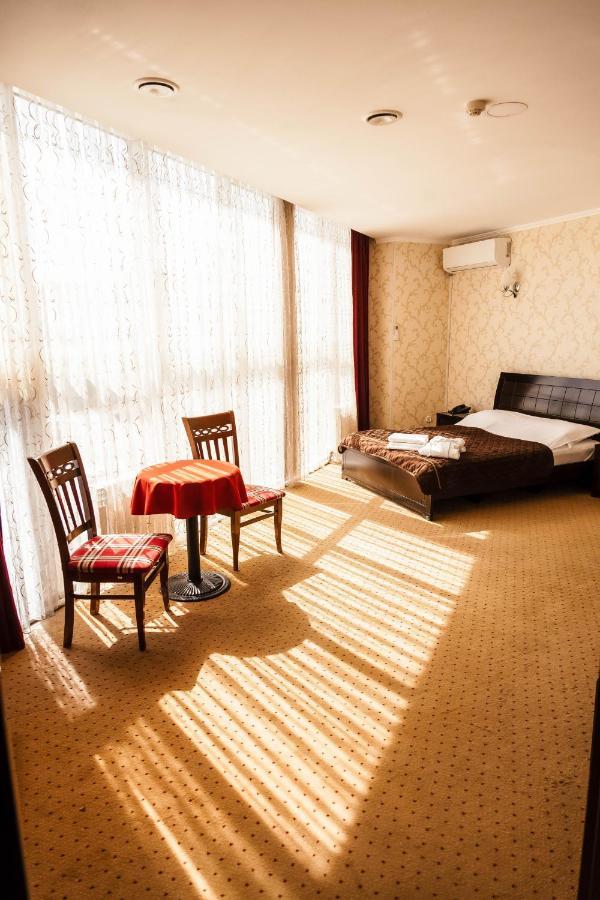 Golden Palace อัคเทา ภายนอก รูปภาพ